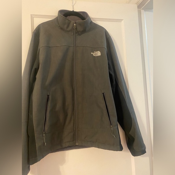 The North Face, Mens Grey&Black Soft Shell with faux fur/fleece lining, Large - Picture 5 of 10